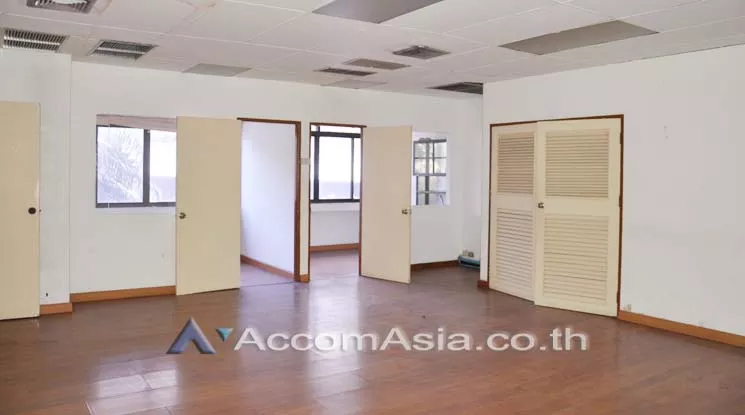 7  Office Space For Rent in Sukhumvit ,Bangkok BTS Nana at Comfort high rise AA10559